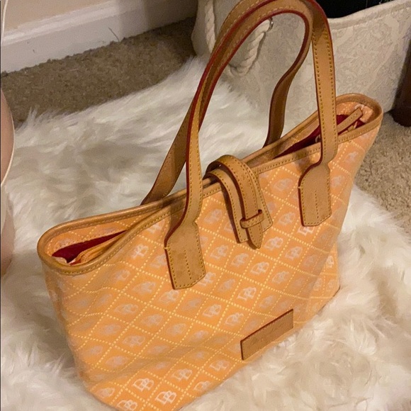 Dooney & Bourke purse - Picture 2 of 6